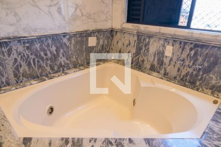 Apartamento à venda com 260m², 3 quartos e 4 vagasBanheiro da Suíte 1