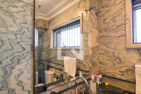 Apartamento à venda com 260m², 3 quartos e 4 vagasBanheiro da Suíte 2