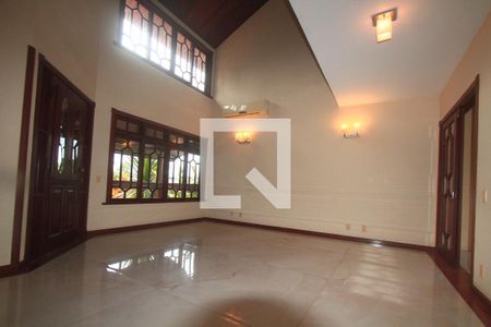 Casa à venda com 350m², 3 quartos e 4 vagasSala