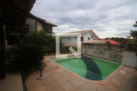Casa à venda com 350m², 3 quartos e 4 vagasÁrea externa - Piscina