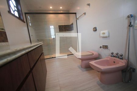 Casa à venda com 350m², 3 quartos e 4 vagasBanheiro Suite 1