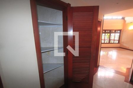 Casa à venda com 350m², 3 quartos e 4 vagasDispensa Auxiliar