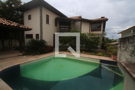 Casa à venda com 350m², 3 quartos e 4 vagasÁrea externa - Piscina