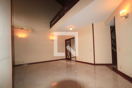 Casa à venda com 350m², 3 quartos e 4 vagasSala