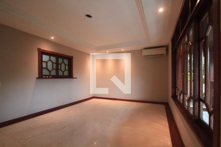 Sala de casa à venda com 3 quartos, 350m² em Badu, Niterói