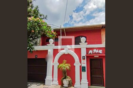 Casa para alugar com 250m², 3 quartos e 3 vagasF