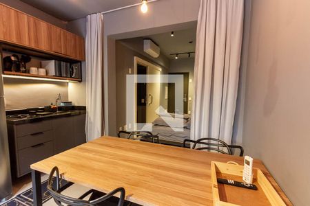 Apartamento à venda com 45m², 1 quarto e sem vaga Apartamento à venda com 45m², 1 quarto e sem vagaMesa de Jantar