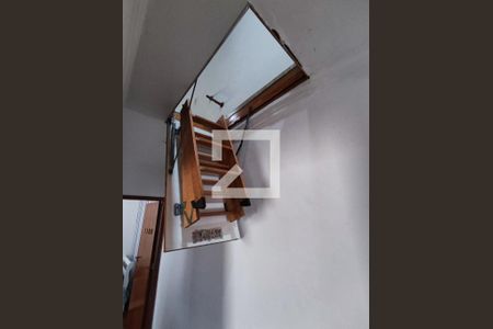 Casa à venda com 172m², 3 quartos e 1 vaga Casa à venda com 172m², 3 quartos e 1 vagaEscada Sótão