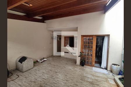 Casa à venda com 172m², 3 quartos e 1 vaga Casa à venda com 172m², 3 quartos e 1 vagaGaragem