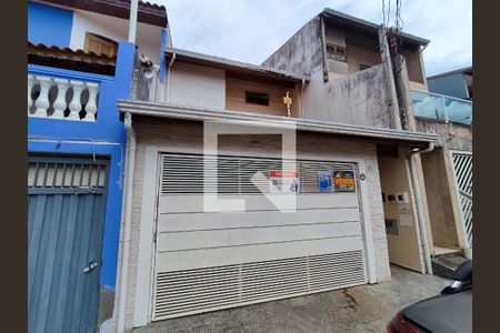 Casa à venda com 172m², 3 quartos e 1 vaga Casa à venda com 172m², 3 quartos e 1 vagaFachada