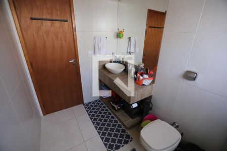 Casa de condomínio à venda com 140m², 4 quartos e 2 vagas Casa de condomínio à venda com 140m², 4 quartos e 2 vagasBanheiro 1