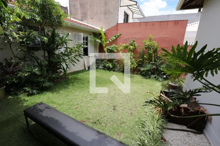 Casa de condomínio à venda com 140m², 4 quartos e 2 vagas Casa de condomínio à venda com 140m², 4 quartos e 2 vagasÁrea externa/Jardim