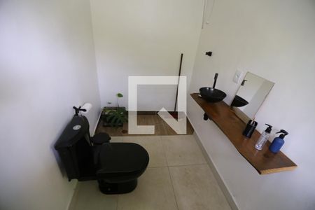 Casa de condomínio à venda com 140m², 4 quartos e 2 vagas Casa de condomínio à venda com 140m², 4 quartos e 2 vagasÁrea de Serviço e Banheiro