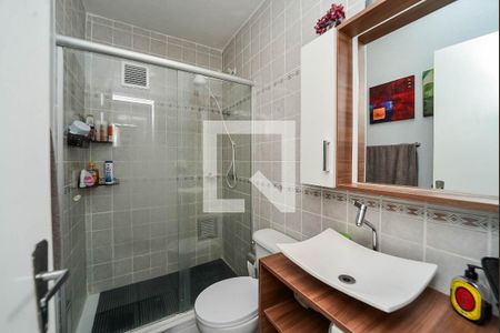 Banheiro de apartamento à venda com 2 quartos, 48m² em Sarandi, Porto Alegre