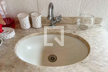 Casa à venda com 260m², 4 quartos e 4 vagas Casa à venda com 260m², 4 quartos e 4 vagasBanheiro