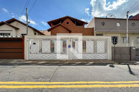 Casa à venda com 260m², 4 quartos e 4 vagas Casa à venda com 260m², 4 quartos e 4 vagasÁrea comum