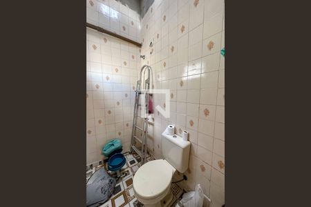 Casa à venda com 260m², 4 quartos e 4 vagas Casa à venda com 260m², 4 quartos e 4 vagasBanheiro