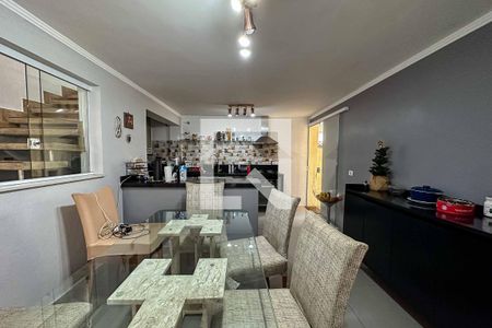 Casa à venda com 260m², 4 quartos e 4 vagas Casa à venda com 260m², 4 quartos e 4 vagasCozinha