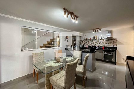 Casa à venda com 260m², 4 quartos e 4 vagas Casa à venda com 260m², 4 quartos e 4 vagasCozinha