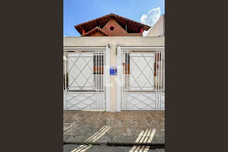 Casa à venda com 260m², 4 quartos e 4 vagas Casa à venda com 260m², 4 quartos e 4 vagasÁrea comum