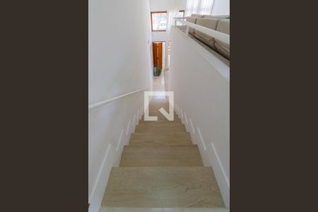 Escada de casa à venda com 3 quartos, 280m² em Jardim Londrina, São Paulo