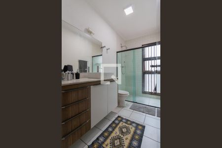 Casa à venda com 280m², 3 quartos e 3 vagasBanheiro do Quarto 1