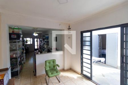 Casa à venda com 200m², 4 quartos e 3 vagas Casa à venda com 200m², 4 quartos e 3 vagasSala 01 da Casa 02