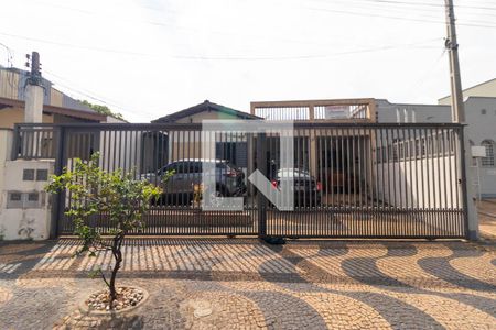 Casa à venda com 200m², 4 quartos e 3 vagas Casa à venda com 200m², 4 quartos e 3 vagasFachada