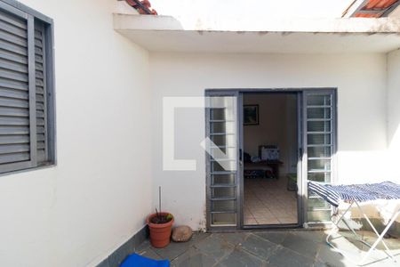 Casa à venda com 200m², 4 quartos e 3 vagas Casa à venda com 200m², 4 quartos e 3 vagasQuintal