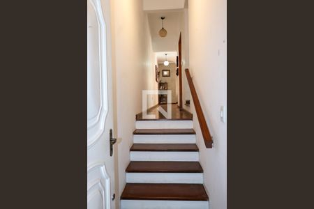 Escada entrada de casa para alugar com 3 quartos, 200m² em Campestre, São Caetano do Sul