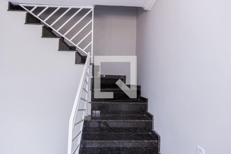 Escada de casa para alugar com 2 quartos, 101m² em Parque Boturussu, São Paulo