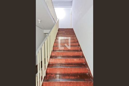 Apartamento para alugar com 85m², 2 quartos e 1 vaga Apartamento para alugar com 85m², 2 quartos e 1 vagaEscada