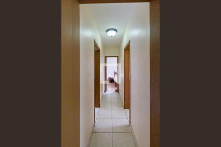 Corredor  de casa à venda com 3 quartos, 194m² em Jardim Guanabara, Belo Horizonte