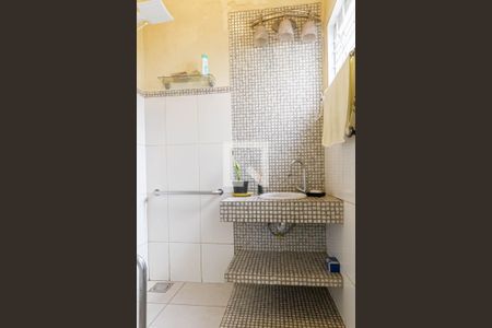 Casa à venda com 194m², 3 quartos e 2 vagasBanheiro social 2