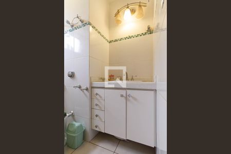 Casa à venda com 194m², 3 quartos e 2 vagasBanheiro social 1