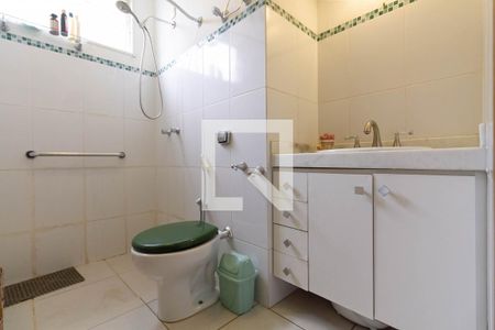 Casa à venda com 194m², 3 quartos e 2 vagasBanheiro da suíte 