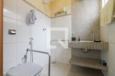 Casa à venda com 194m², 3 quartos e 2 vagasBanheiro social 2