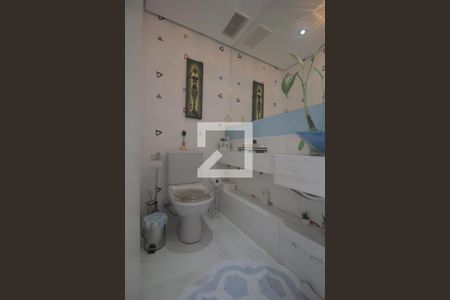 Casa de condomínio à venda com 130m², 3 quartos e 2 vagasLavabo