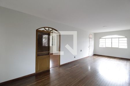Sala 2 de casa para alugar com 5 quartos, 380m² em Martins, Uberlândia