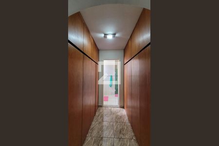 Casa à venda com 350m², 4 quartos e 3 vagasCloset