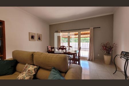 Sala de TV de casa à venda com 4 quartos, 350m² em Parque São Quirino, Campinas