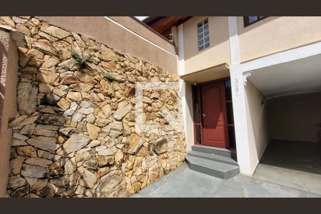 Casa à venda com 350m², 4 quartos e 3 vagasFachada