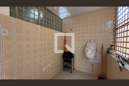 Casa à venda com 350m², 4 quartos e 3 vagasÁrea de Serviço 1