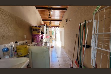 Casa à venda com 350m², 4 quartos e 3 vagasÁrea de Serviço 2