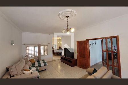 Casa à venda com 350m², 4 quartos e 3 vagasSala de TV