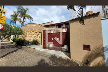 Casa à venda com 350m², 4 quartos e 3 vagasFachada