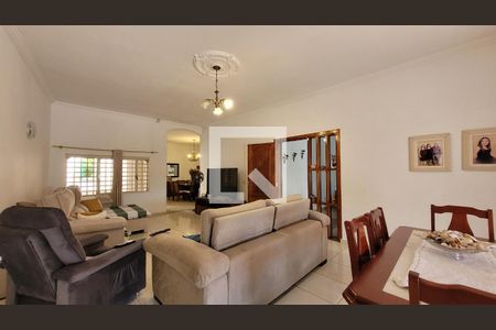 Casa à venda com 350m², 4 quartos e 3 vagasSala de TV