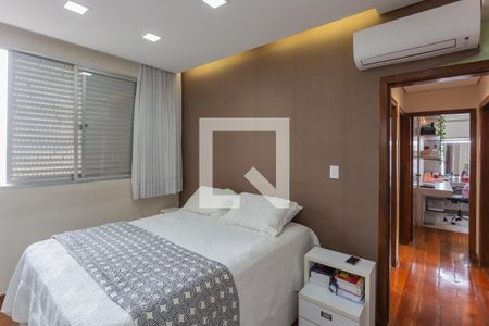 Apartamento à venda com 190m², 3 quartos e 5 vagas Apartamento à venda com 190m², 3 quartos e 5 vagasQuarto 3 - Suíte