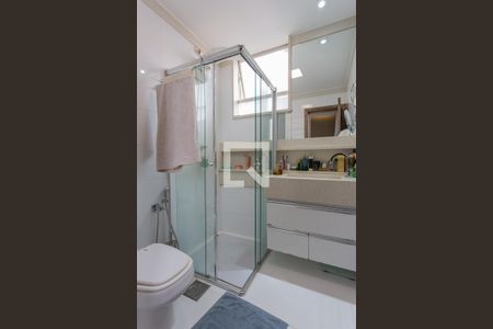 Apartamento à venda com 190m², 3 quartos e 5 vagas Apartamento à venda com 190m², 3 quartos e 5 vagasBanheiro da Suíte