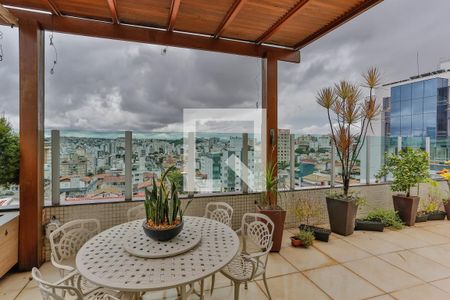 Apartamento à venda com 190m², 3 quartos e 5 vagas Apartamento à venda com 190m², 3 quartos e 5 vagasVaranda